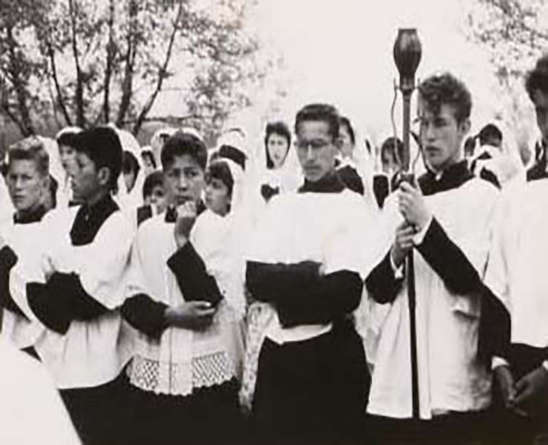 Group of students outside of Spanish Boys school