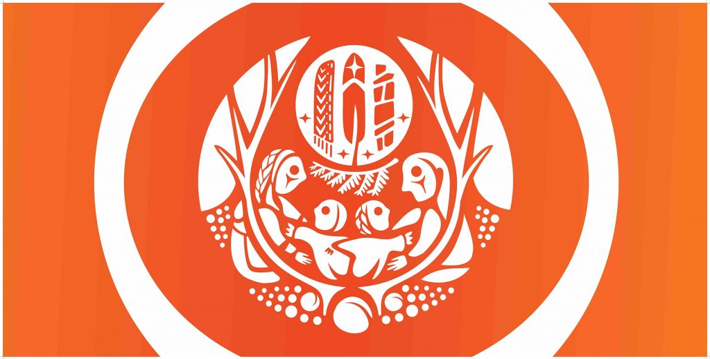 Un drapeau orange à fond blanc représentant une famille à l'intérieur d'un cercle.